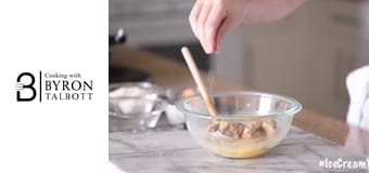 Сандвич със сладолед с шоколадови парченца