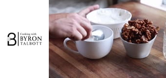 Чилийски лаврак с орехова коричка и сладолед от орехи с мед и захаросани орехи