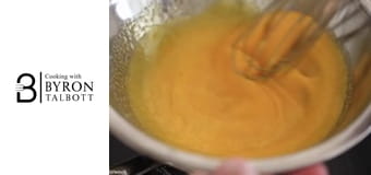 Шоколадов мус и хрупкав топинг с фъстъчено масло