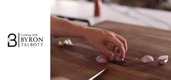 Препечени равиоли и доматено сладко