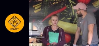 PRACA NA STRAGANIE - MIAŁA 17 LAT GDY ZACZEŁA SPRZEDAWAĆ OWOCE