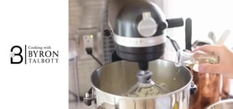 Жълта торта с шоколадова глазура