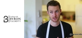 Стек с карамелизиран лук и билково масло