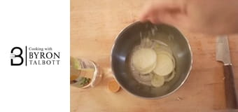 Стек с лимон и черен пипер, и препечен хляб с авокадо Стек с лимон и черен пипер, и препечен хляб с авокадо