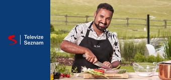 Ve dvou se to lépe vaří (recepty) - Bezlepková osvěžující roláda s mascarpone a jahodami / Tvarohové buchty jako od babičky, v másle koupané a borůvkovou omáčkou zalité