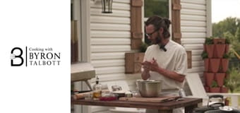 Плоска питка със страчатела и домати Хииро Плоска питка със страчатела и домати Хииро