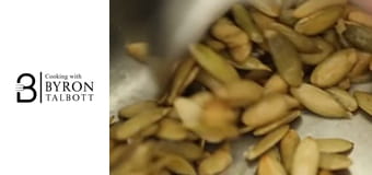 Вафли на балончета, сладолед и тиквени семки Вафли на балончета, сладолед и тиквени семки