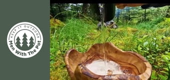 Хрупкав бургер от свински гърди с карамелизиран лук Хрупкав бургер от свински гърди с карамелизиран лук