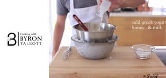 Замразено кисело мляко, разбито с мед Замразено кисело мляко, разбито с мед