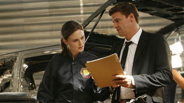 Bones - Die Knochenjägerin (2005) - 3 season 2 serien