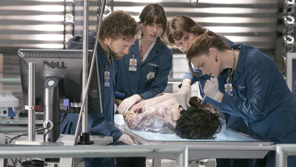 Кістки (2005) - 1 сезон 3 серія