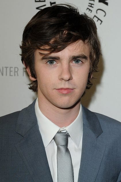 Filmy s tímto hercem Freddie Highmore