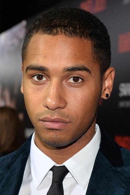 Filmy s hercom Elliot Knight