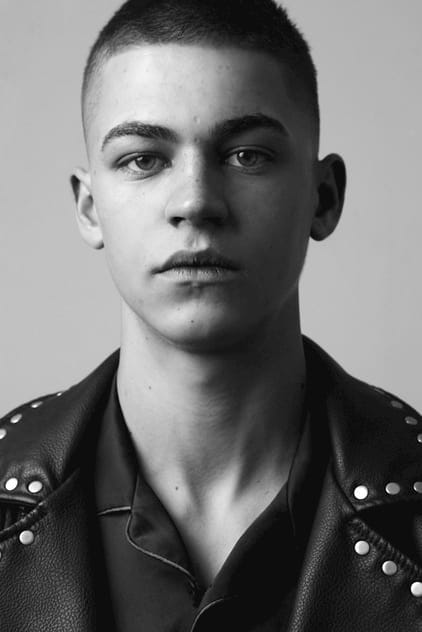 Filmy s tímto hercem Hero Fiennes Tiffin