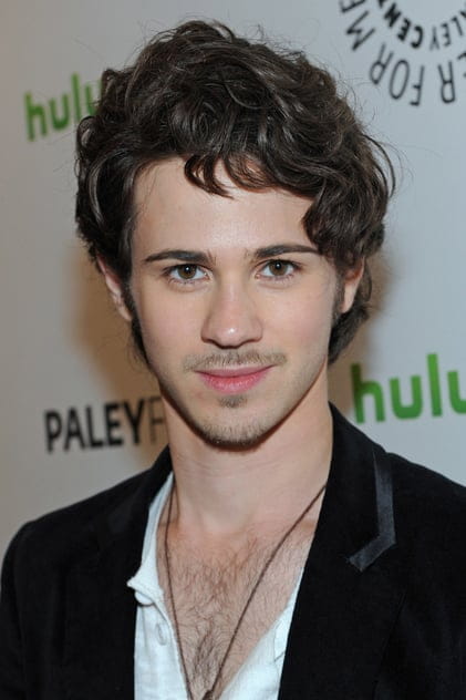 Filmy z aktorem Connor Paolo