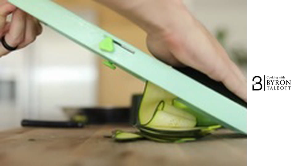 Люта салата от тиквички