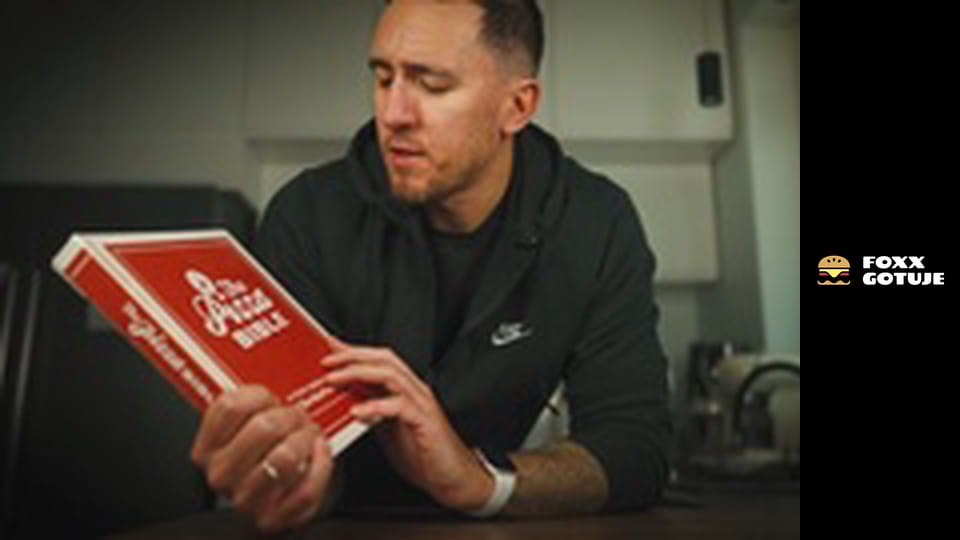 NAJBARDZIEJ SEROWA PIZZA EVER? - Deep Dish Chicago Style Pizza