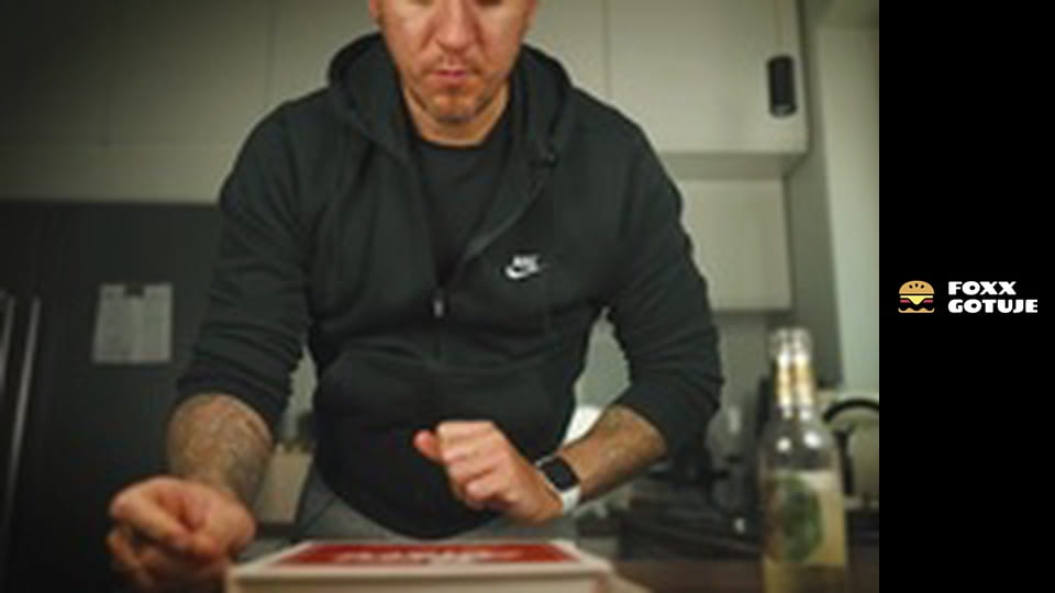 NAJBARDZIEJ SEROWA PIZZA EVER? - Deep Dish Chicago Style Pizza