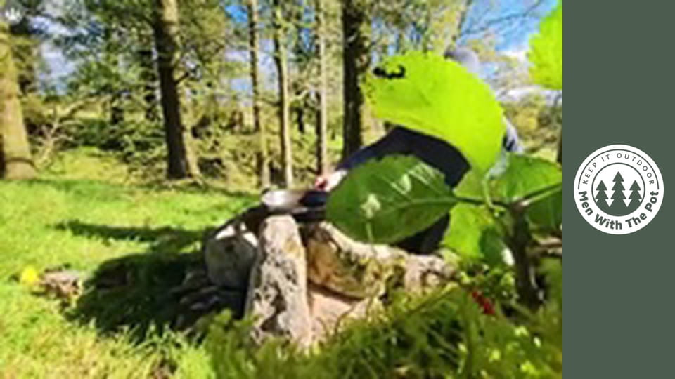 Šťavnatý steak připravený na ohništi