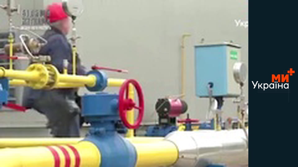 Білими нитками.