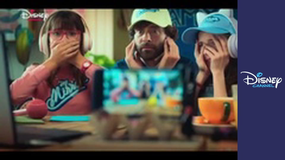 Ayla a Mirrors (21, 22)