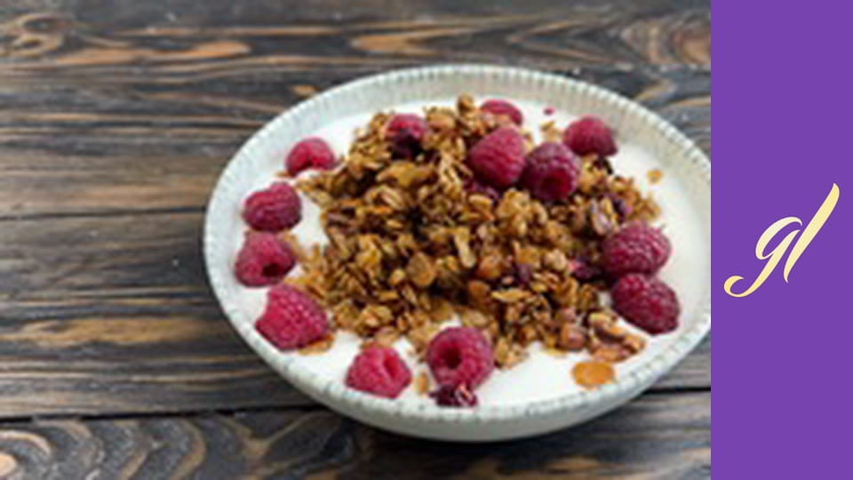 ДОМАШНЯ ГРАНОЛА З РОДЗИНКАМИ ТА СУБЛІМОВАНИМИ ЯГОДАМИ