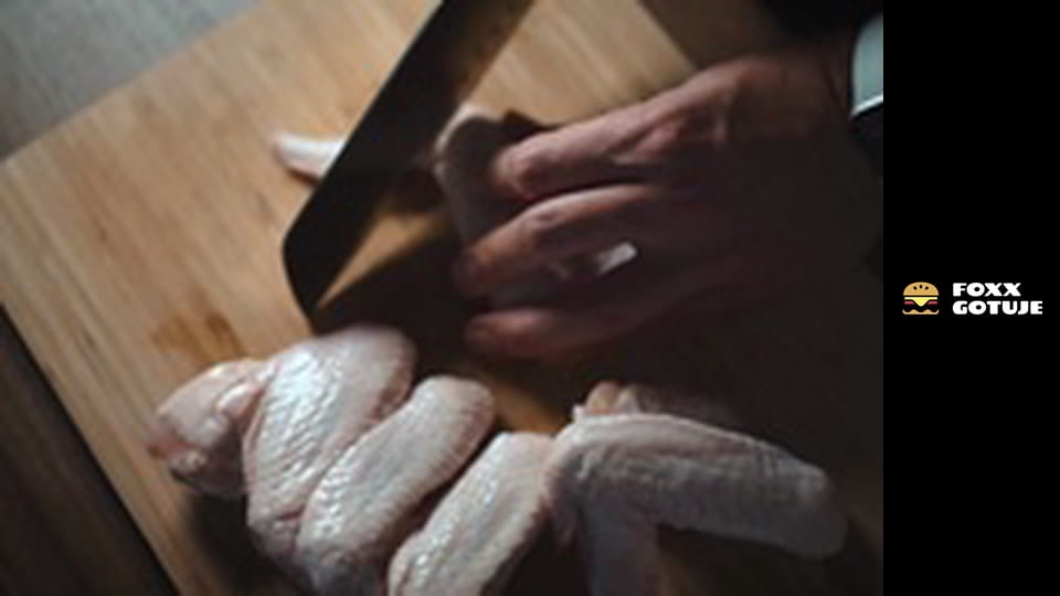 Autentyczny przepis na Buffalo Wings - pikantne skrzydełka z USA