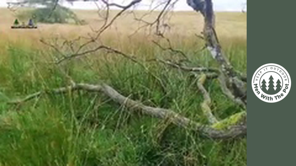 Mięso z ziemniakami pod grubą warstwą sera