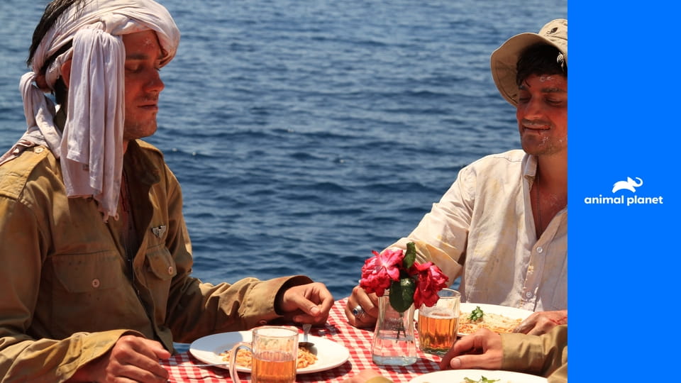 Unášeni mořem: 47 dnů mezi žraloky