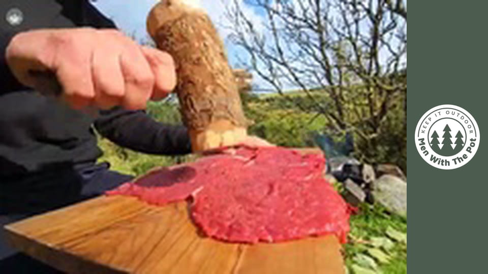 Kebab-uri Suculente de Vită Gătite în Aer Liber