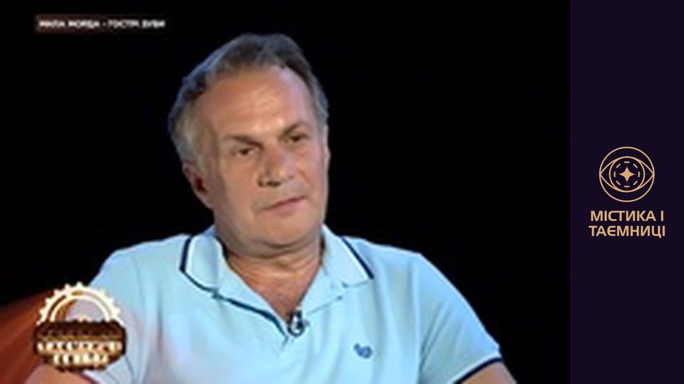 Secrets of the world. Cute face - sharp teeth