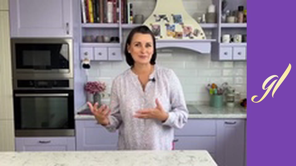 Cupcakes, pies, rolls and tarts with various fillings. Episode 43