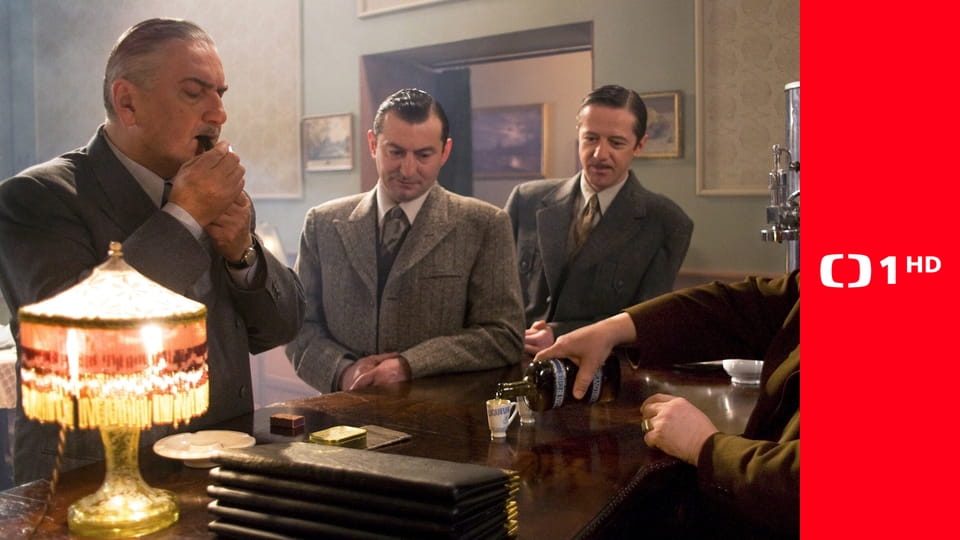 Devatenáct klavírů