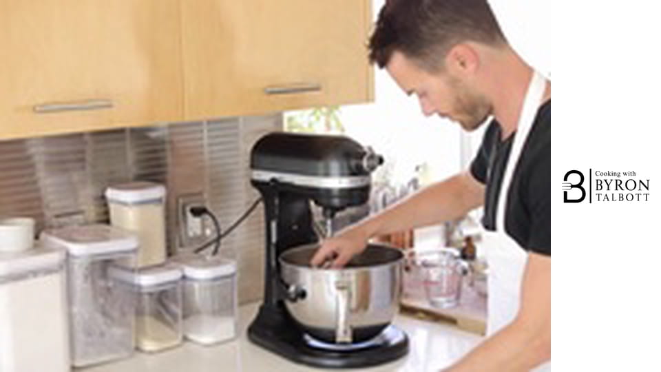 Понички с глазура и пълнеж от мача