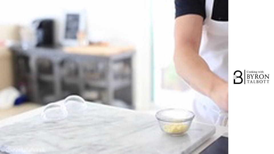 Топка от бял шоколад