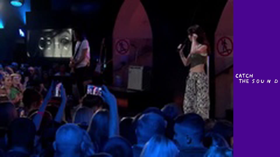 Сенси - концерт в метро