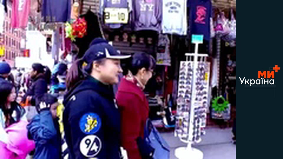 Білими нитками.