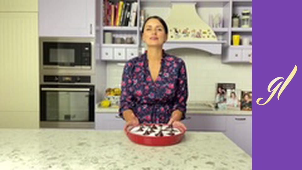 Cupcakes, pies, rolls and tarts with various fillings. Episode 6