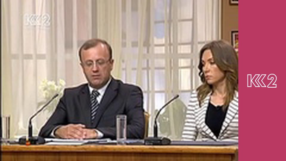 Сімейний суд E78 - Картковий будиночок