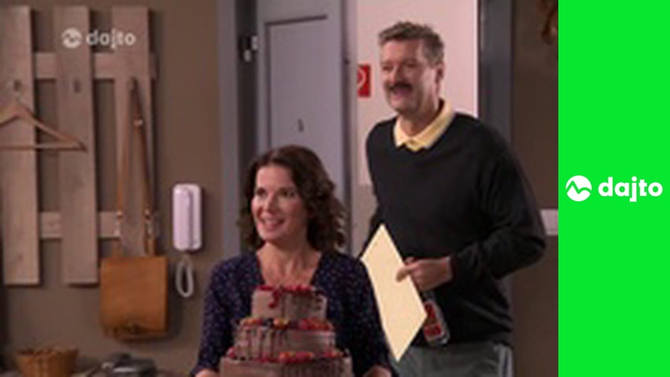 Susedia S6E9 - Holuby, koč a 8-poschodová torta