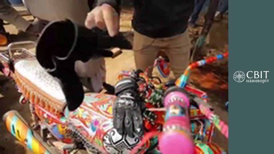 Season 12, Episode 18, Pakistan