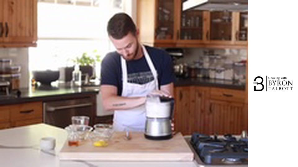 Хапки каноли (мача, тъмен шоколад, ванилия)