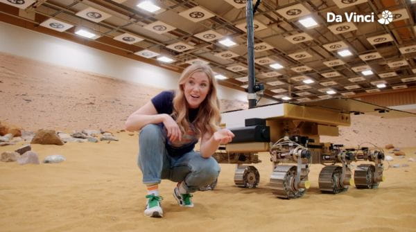 8. Maddie, Space and You - космически роботи