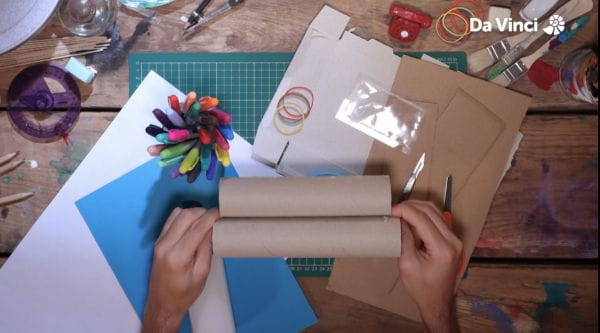 4. Televizor din carton