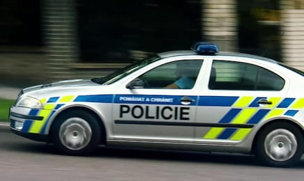 Polícia v akcii - BEST OF – Kájenek / Auto s papierom / Mladiství vodič / Výmena kolesa