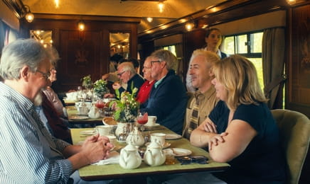 Luksusowe koleje Szkocji z Alanem Cummingiem S1E1