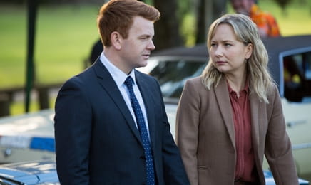 Brokenwood titkai S3E4 - Boldog véres karácsony Brokenwood titkai S3E4 - Boldog véres karácsony