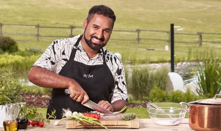 Ve dvou se to lépe vaří (recepty) - Bezlepková osvěžující roláda s mascarpone a jahodami / Tvarohové buchty jako od babičky, v másle koupané a borůvkovou omáčkou zalité