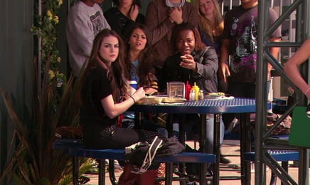 Victoria znaczy zwycięstwo S1E2 - Scena z ptakiem