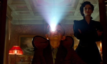 Дім дивних дітей Міс Сапсан Дім дивних дітей Міс Сапсан